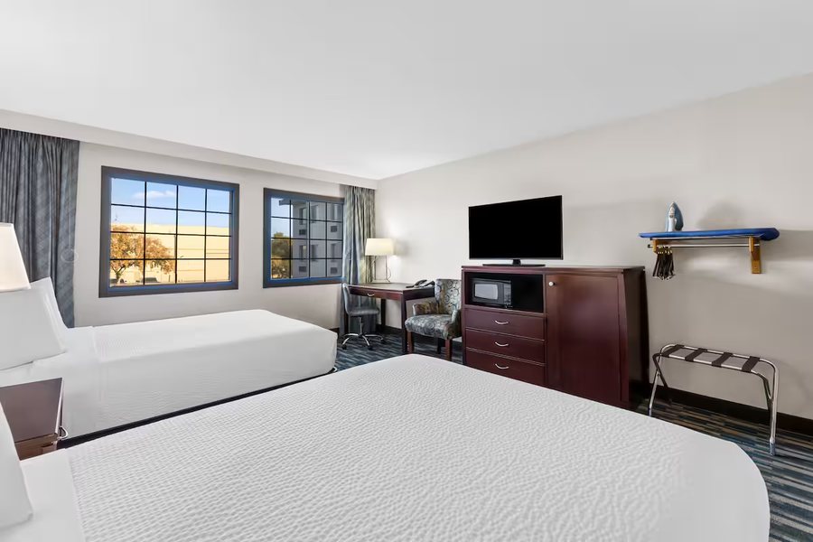 Days Inn Suites By Wyndham Mesa Near Phoenix — Guest room