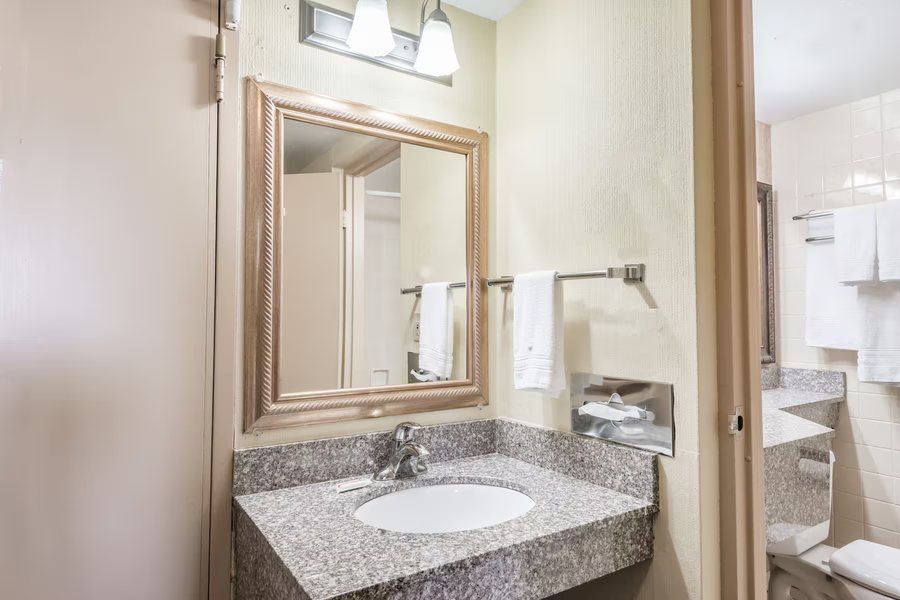 Days Inn Suites by Wyndham Needles — Bathroom