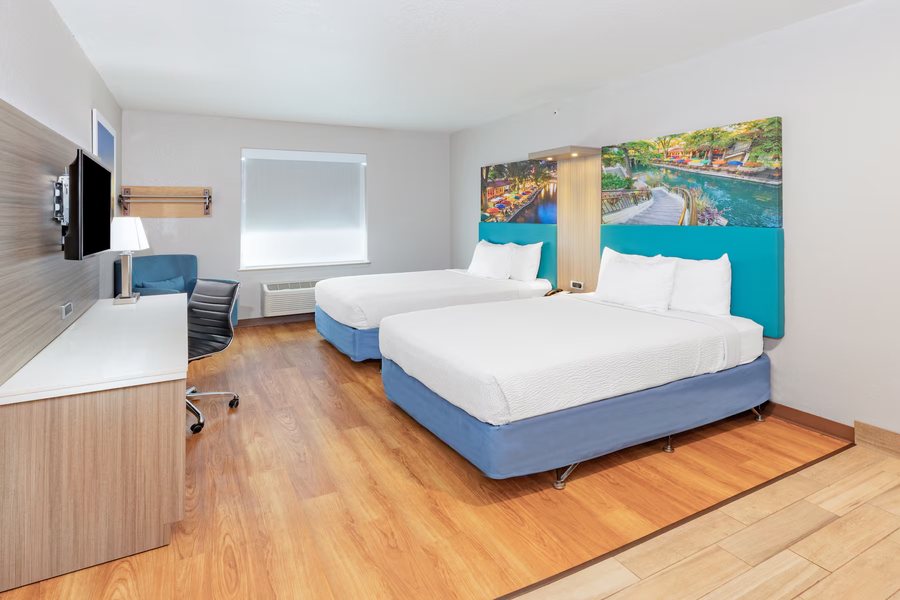 Days Inn Suites by Wyndham San Antonio Near Frost Bank Center — Guest room