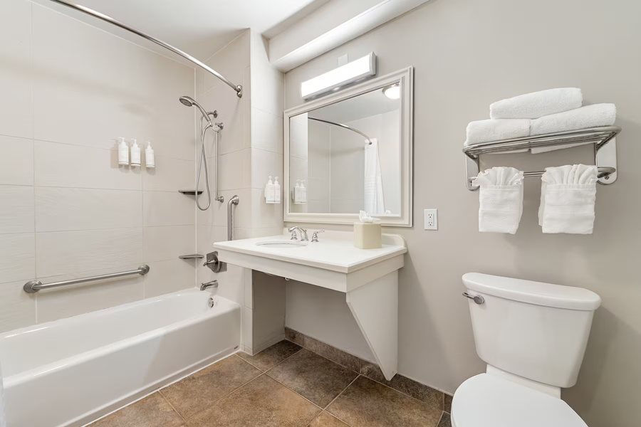 Days Inn Suites by Wyndham San Diego Sdsu — Bathroom