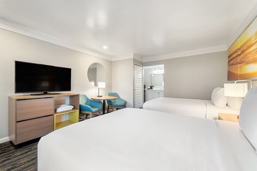 Days Inn Suites by Wyndham San Diego Sdsu — Guest room