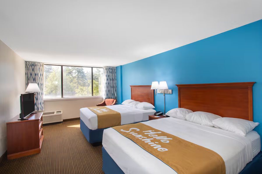 Days Inn Suites by Wyndham Tallahassee Conf Center I 10 — Guest room