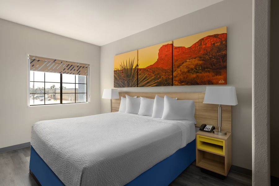 Days Inn Suites by Wyndham Tucson Marana — Guest room