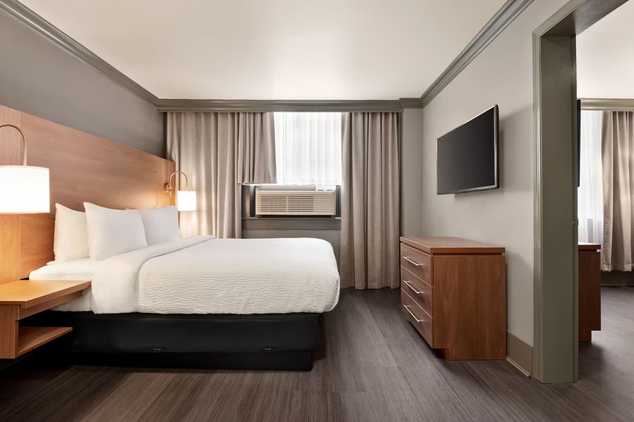 Days Inn Suites by Wyndham Vancouver — Guest room