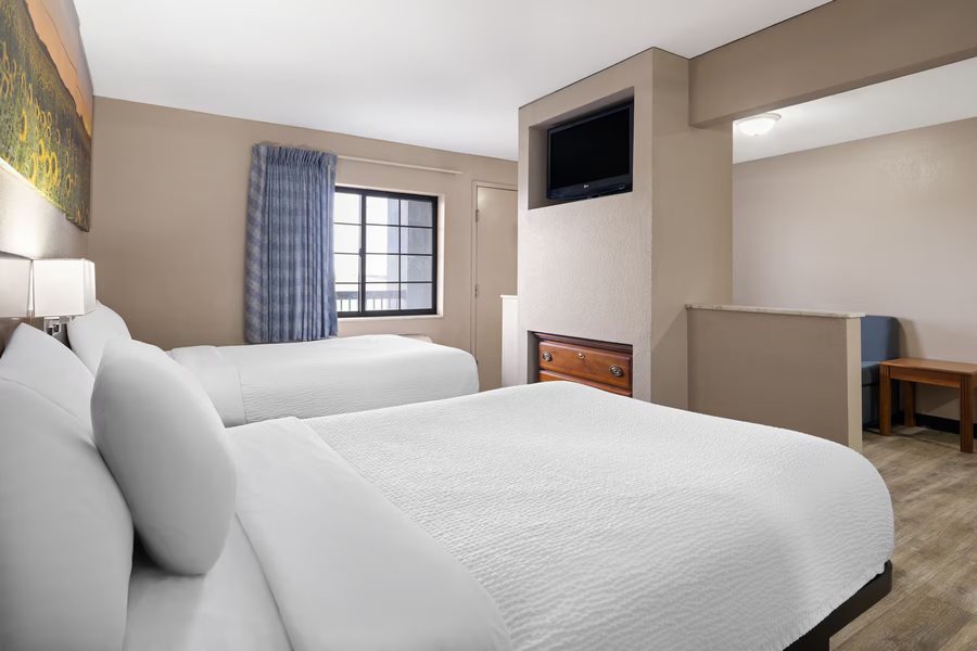 Days Inn Suites Kokomo — Guest room