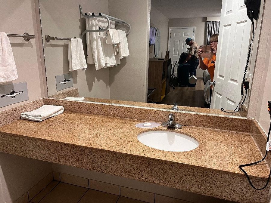 Days Inn Temple — Bathroom