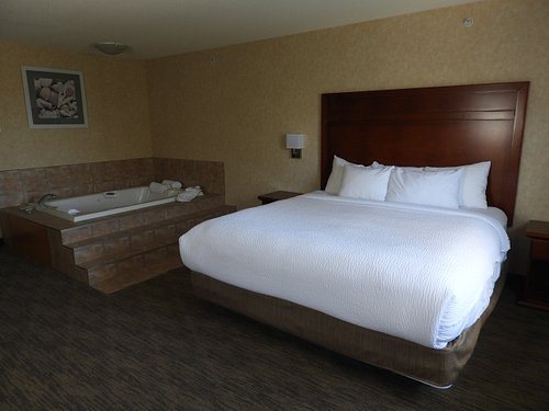 Days Inns Suites By Wyndham Brooks — Guest room