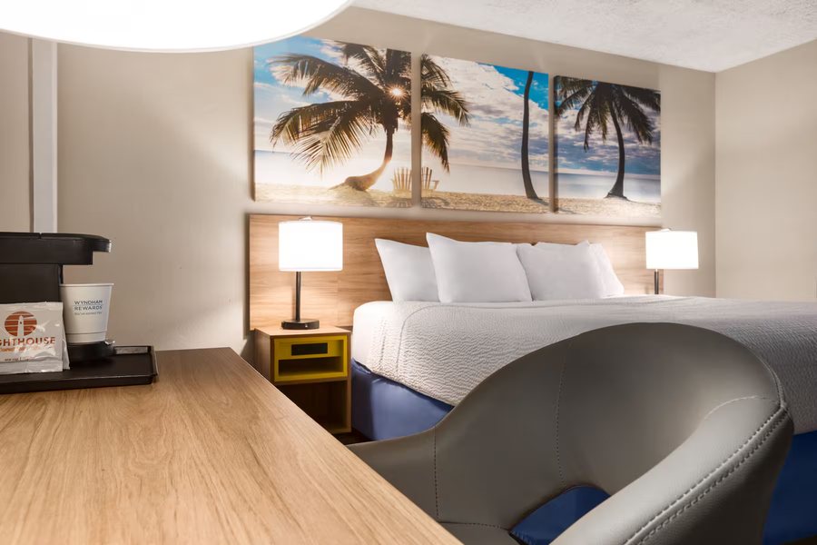 Days Resort Oceanfront Miami Beach N Miami Beach Florida — Guest room