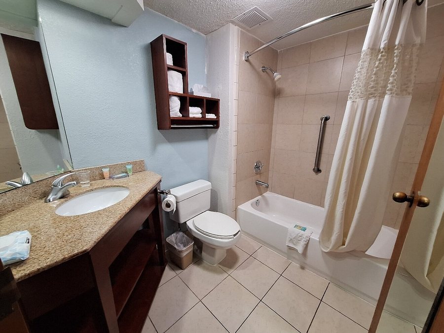 Dayton Vitality Hotel — Bathroom