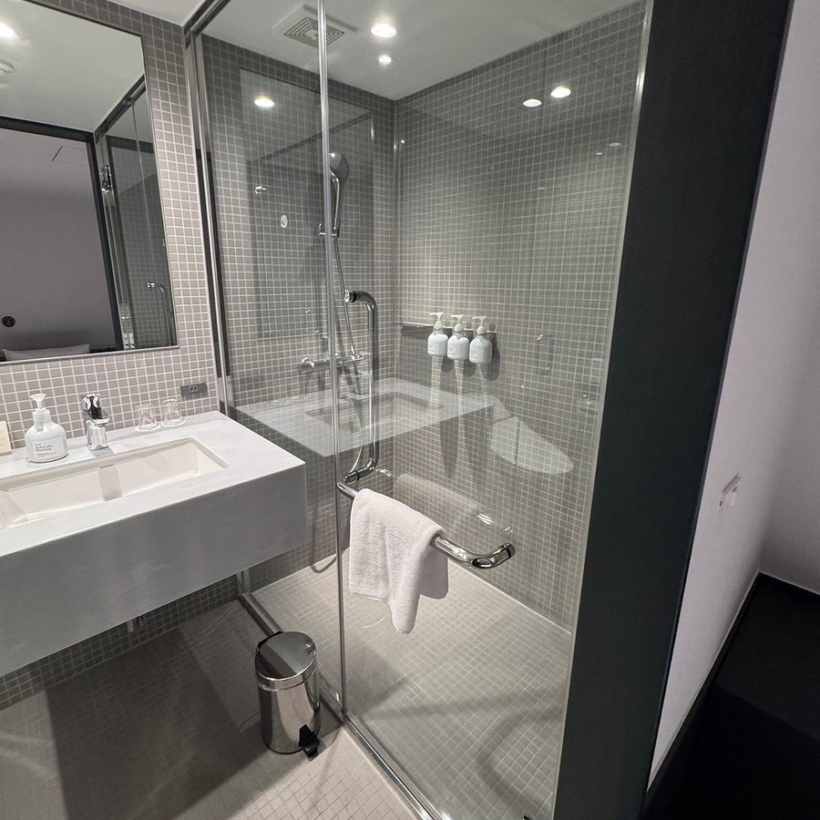 DDD Hotel — Bathroom