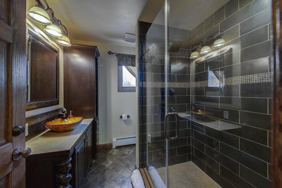 Deadwood Black Hills KOA Holiday — Bathroom