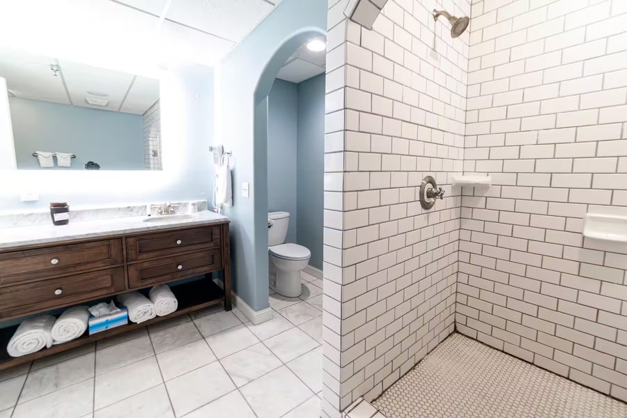 Deadwood Gulch Resort Trademark Collection by Wyndham — Bathroom