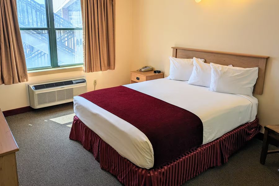 Deadwood Miners Hotel — Guest room