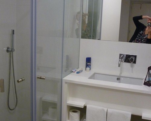 Dear Lisbon Charming House — Bathroom