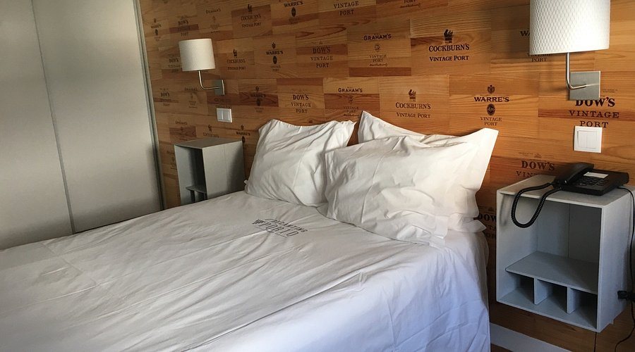 Decanting Porto House — Guest room