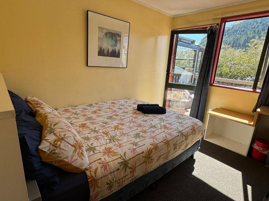 Deco Backpackers — Guest room