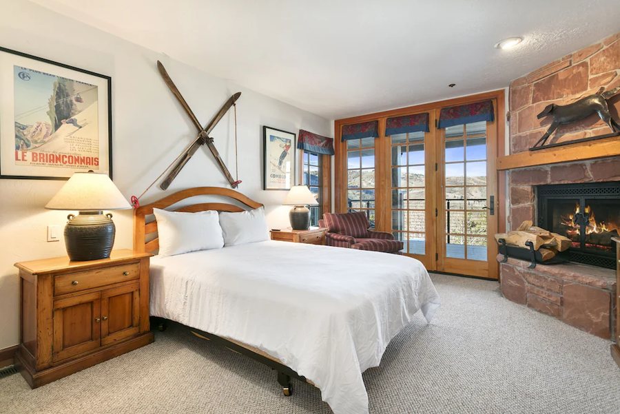 Deer Lake Lodge Spa Resort — Guest room