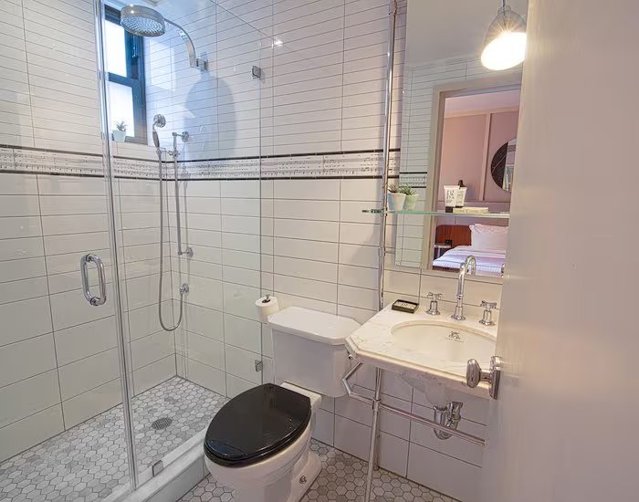 Dekoven Suites — Bathroom