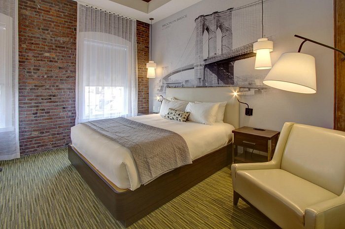 Dekoven Suites — Guest room