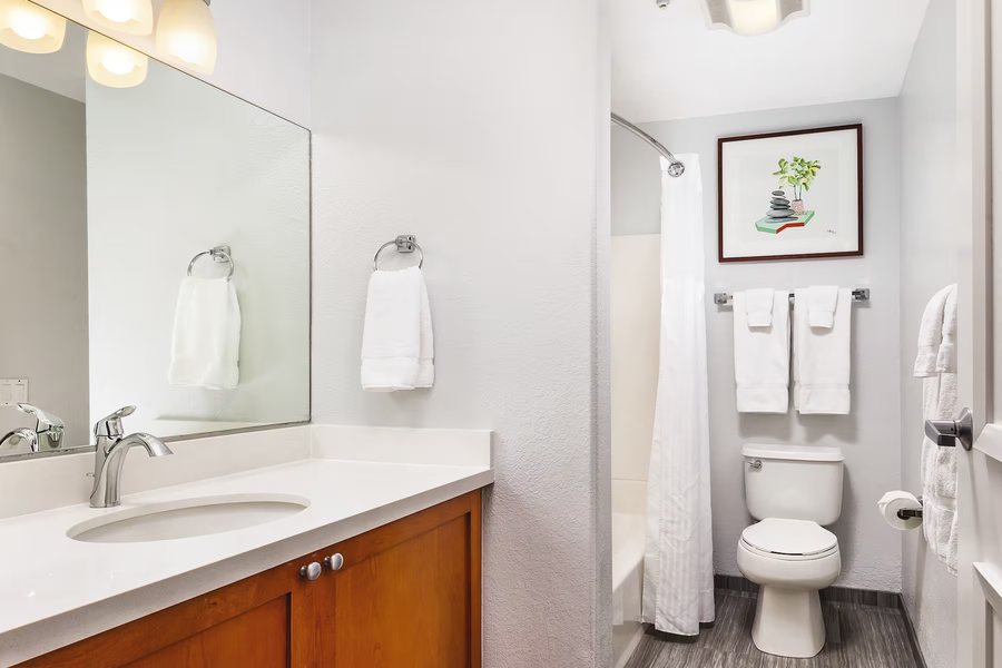 Del Marcos Hotel — Bathroom