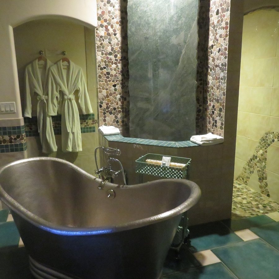 Della Terra Mountain Chateau — Bathroom
