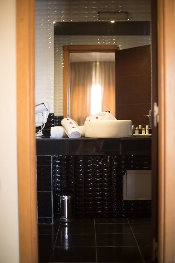 Dellarosa Hotel Suites Spa — Bathroom