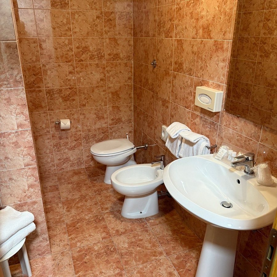 Delle Nazioni Hotel — Bathroom