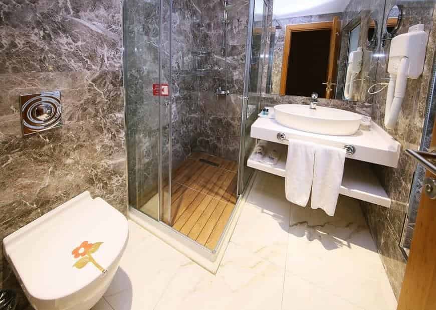 Delta Hotel Marriott Bodrum — Bathroom