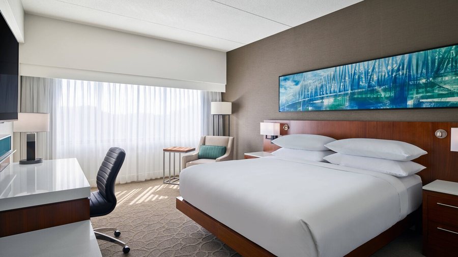 Delta Hotels Ashland Downtown — Guest room