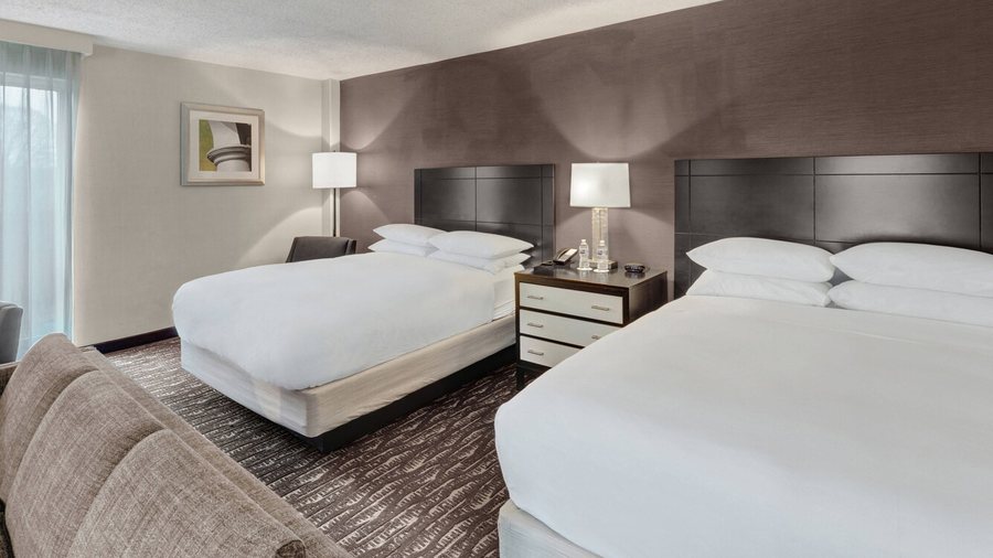 Delta Hotels Baltimore North — Guest room