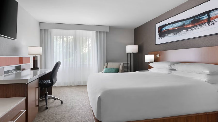 Delta Hotels Burlington — Guest room