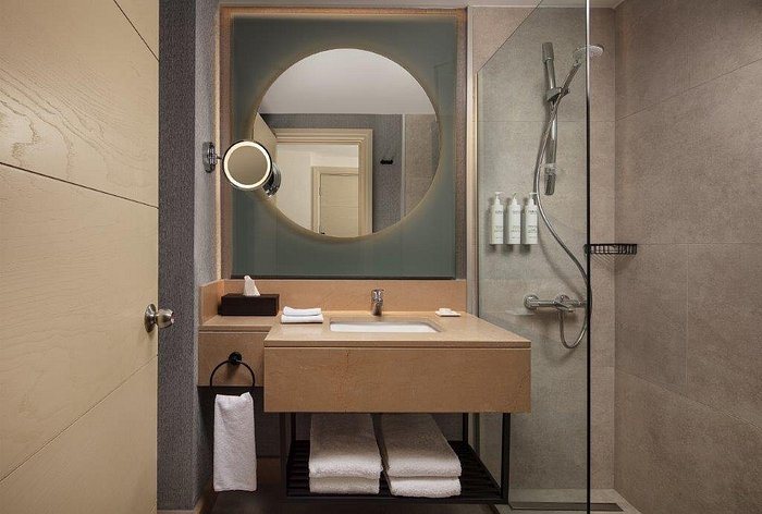 Delta Hotels By Marriott Istanbul Levent Istanbul — Bathroom