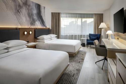 Delta Hotels by Marriott Quebec — Guest room