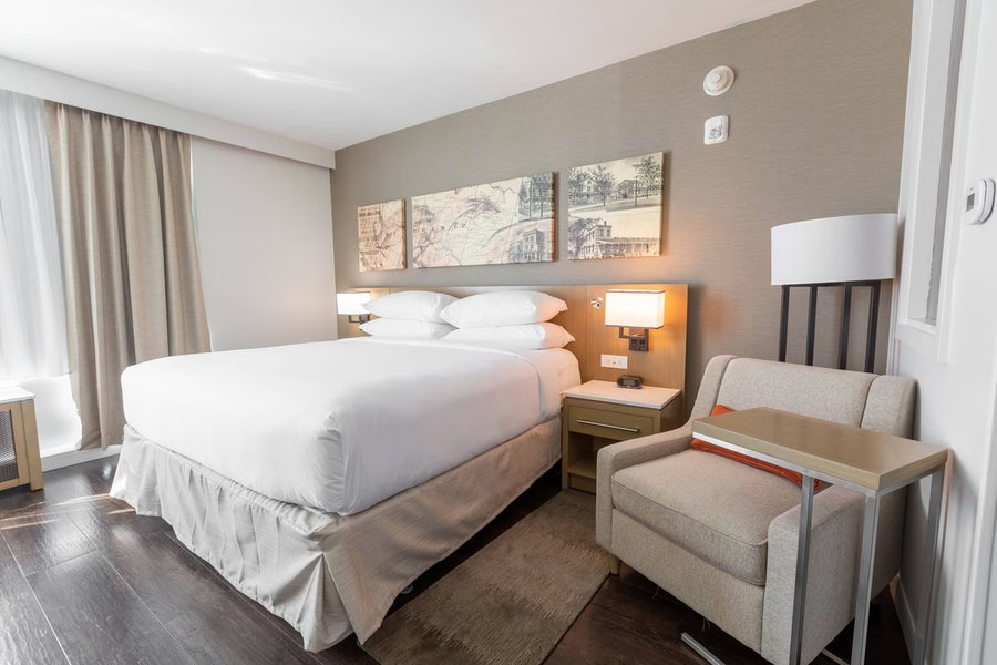Delta Hotels by Marriott Raleigh Durham at Research Triangle Park — Guest room