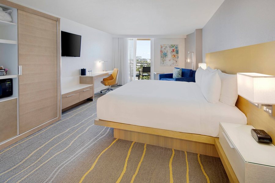 Delta Hotels Daytona Beach Oceanfront — Guest room