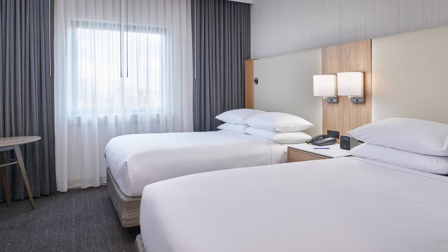 Delta Hotels Detroit Novi — Guest room