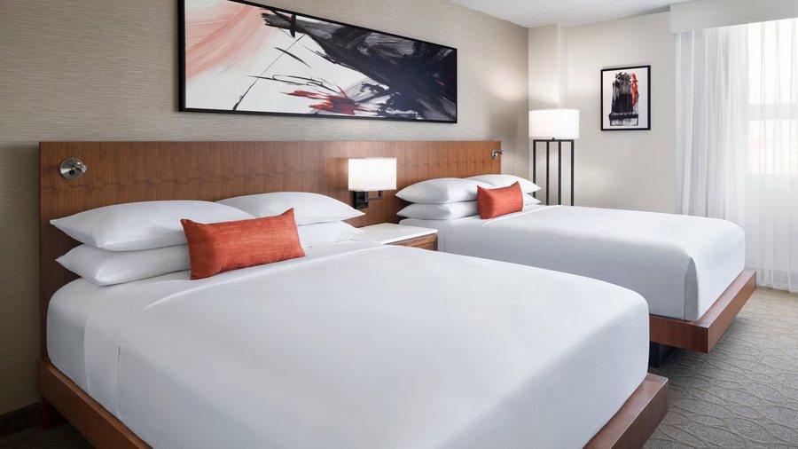 Delta Hotels Green Bay — Guest room