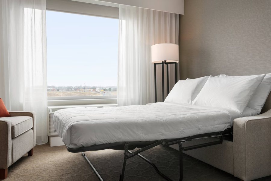 Delta Hotels Indianapolis Airport — Guest room