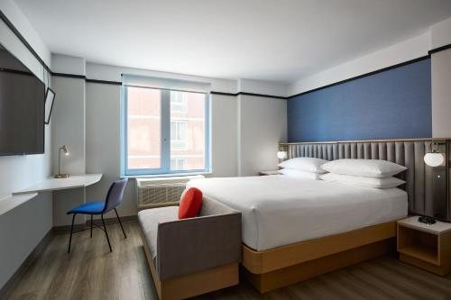Delta Hotels New York Times Square — Guest room