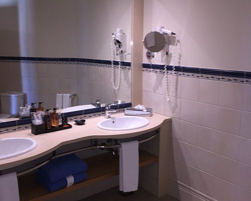 Delta Hotels Santa Maria — Bathroom