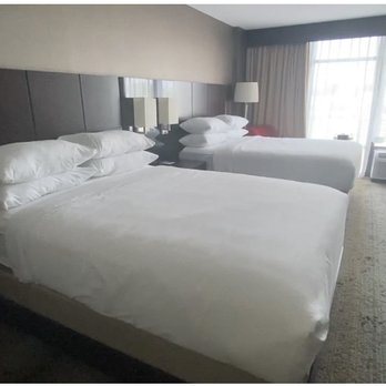 Delta Hotels Somerset — Guest room