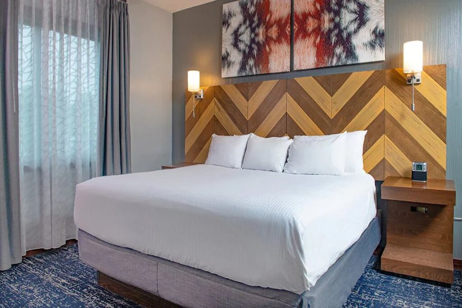 Delton Grand Resort Spa — Guest room