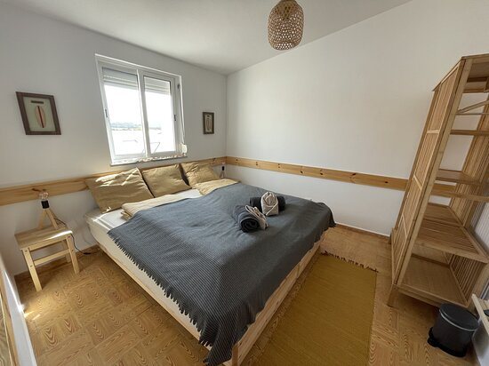Deluxe Surfhouse Algarve Surfcamp Portugal — Guest room