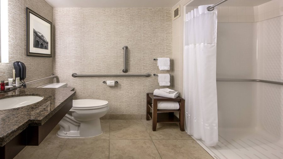 Denver Airport Marriott at Gateway Park — Bathroom