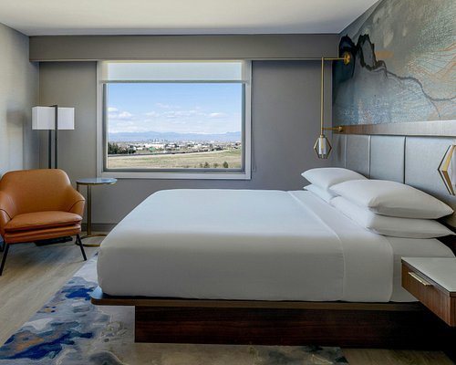 Denver Airport Marriott at Gateway Park — Guest room