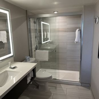 Denver Marriott Tech Center — Bathroom