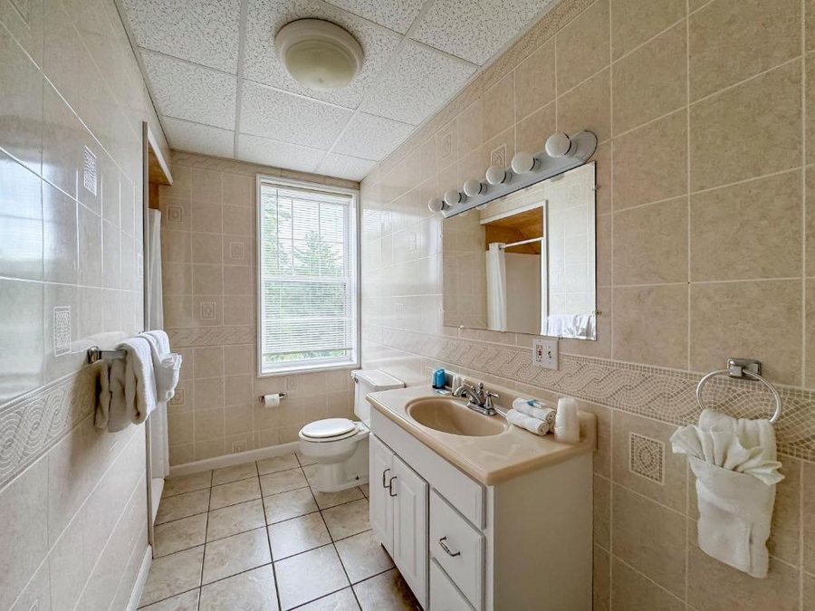 Depe Dene Lakeside Resort — Bathroom
