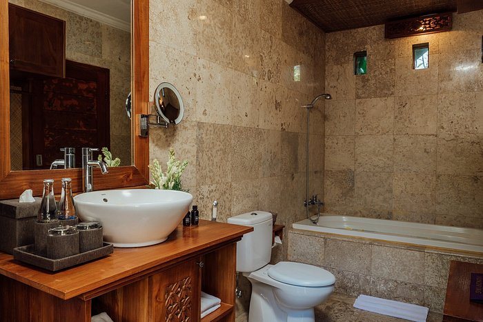 Desa Swan Villas Spa Keramas — Bathroom