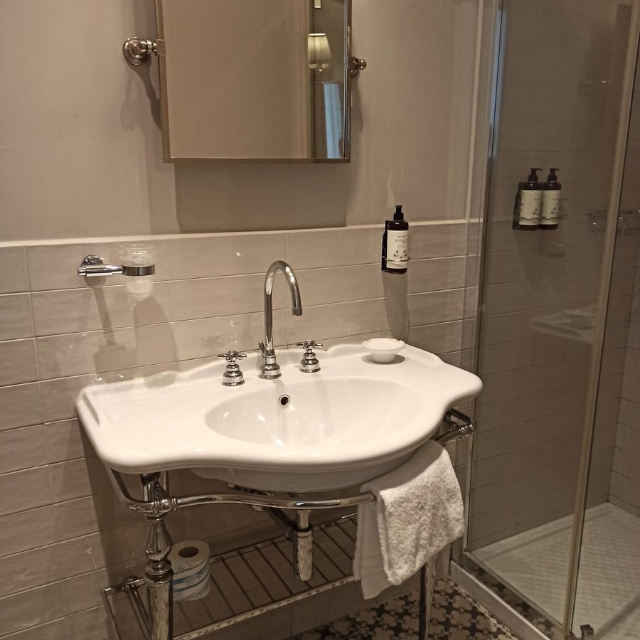 Deseo Home — Bathroom