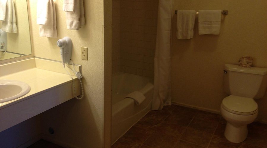 Desert Hills Bed And Breakfast — Bathroom